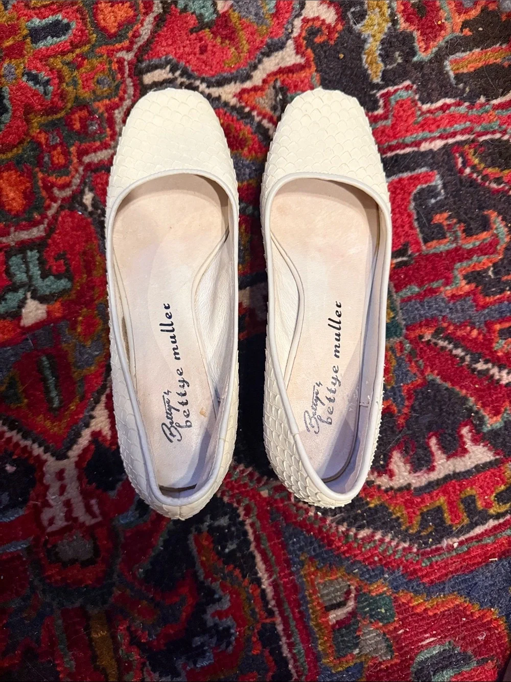 Bettye Muller Cream Scale-Textured Leather Block Heels 7.5
